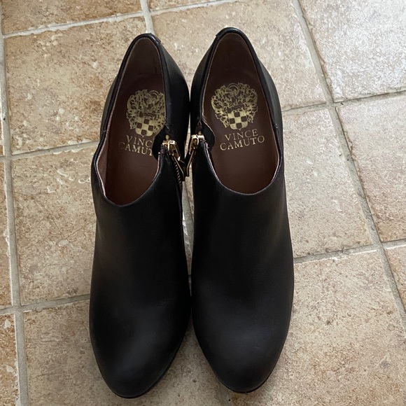 Women’s Vince Camuto Elegant Espresso Ankle Booties Sz 7 - Picture 1 of 5
